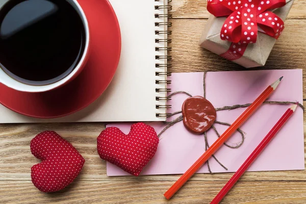 Lege Kladblok Koffie Kopje Liefde Hartjes Houten Tafel — Stockfoto