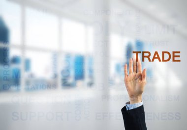 İş kadını elinin dokunuşuyla iş dünyasının kavramsal kelimelerini ekrana kapat