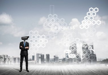 Ekranda baş ve medya kullanıcı arayüzü yerine kameralı iş adamı