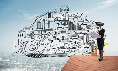 Evin çatısında baş durmak yerine kamerayla zum yapan yüzsüz iş kadını.