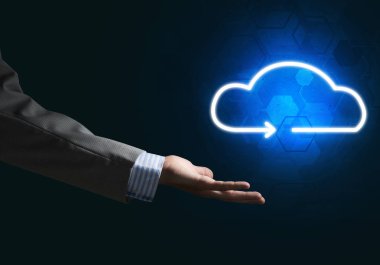 Parlak bulut bilgisayar kavramı gösteren işadamı ele