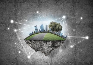 Beton zemin üzerinde çimen ve şehir manzarası olan güzel küçük bir ada.