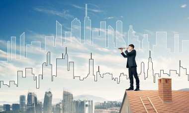 Çatıda takım elbiseli genç bir işadamı var. Karışık ortam