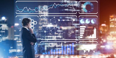 Sanal panelle çalışan iş adamlarının arka planı ve arka planda gece kenti