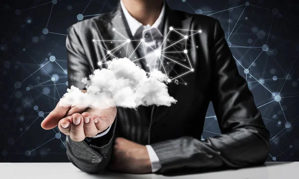 Geschäftsmann Anzug Hält Die Cloud Mit Netzwerkverbindungen Der Hand Und — Stockfoto
