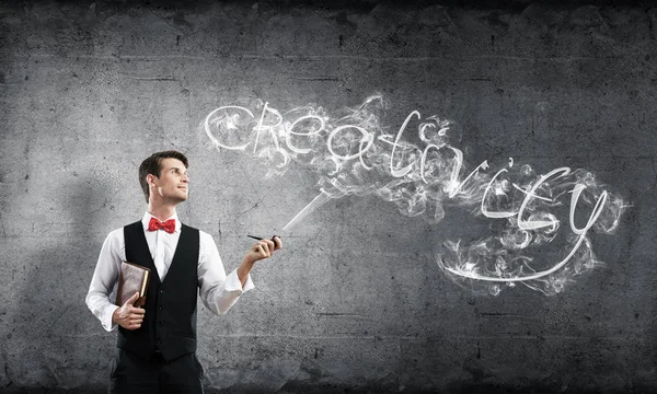 Horizontal Tiro Homem Negócios Confiante Jovem Cachimbo Fumar Desgaste Inteligente — Fotografia de Stock