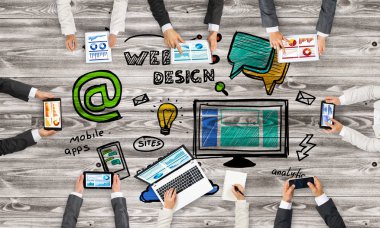 Ellerinde cihazlar bulunan bir grup insan, iletişim ve ağın sembolü olarak birlikte çalışıyor.