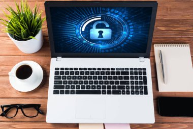 İş çalışma alanı başı işleri ve asma kilit simgeleri ekranda ile dizüstü bilgisayar ile