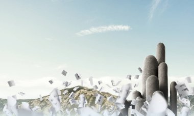 Açık havada güzel manzara ile kağıtları arka plan üzerinde uçan arasında yer alan yüksek ve büyük taş sütunlar görüntüsü. Duvar kağıdı, zemin ile boşaltmak.