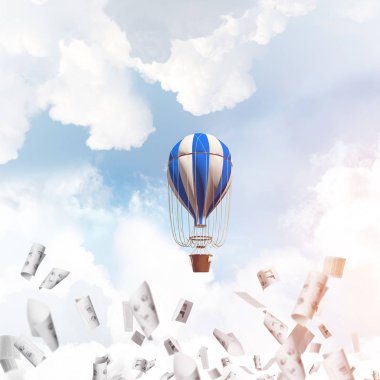 Renkli aerostat kağıt belgeler arasında ve mavi bulutlu gökyüzü üzerinde uçan. 3D render.