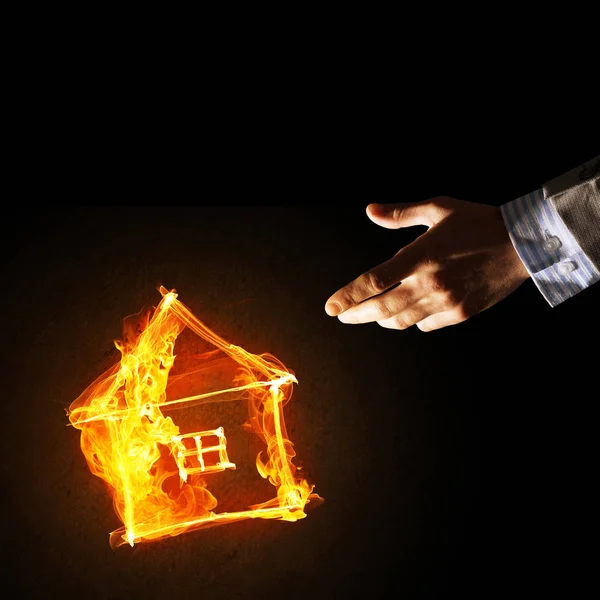 Ogień Świecące Ikonę Domu Ręka Ciemnym Tle — Zdjęcie stockowe