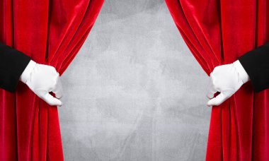 Beyaz eldiven açık kırmızı kadife perde elinde iki, yakın çekim