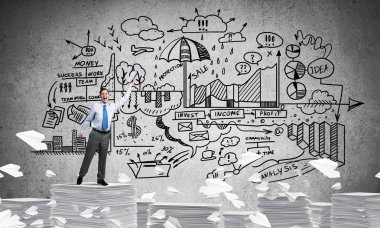 Arka plan iş planı bilgi kağıt uçan arasında duran el kitabı ile uydurarak işadamı uçakları. Karışık teknik.