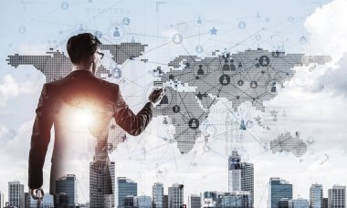 El uzağa arıyorsunuz kalem ile zarif işadamı çift pozlama