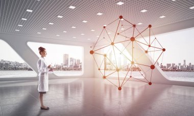 Kendine güvenen kadın doktor interracting duran parlak hastane binası içinde medya ağ yapısı ile kavramsal görüntü. Tıbbi sanayi için modern teknolojiler