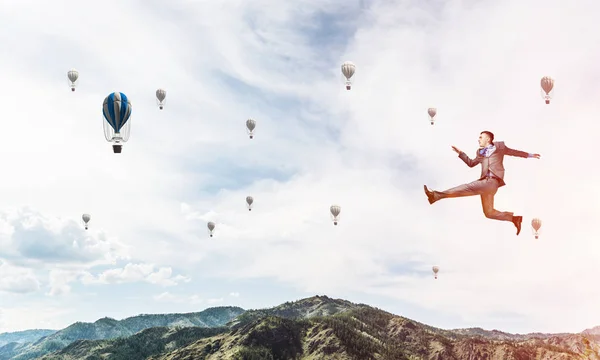 Empresário Terno Correndo Como Símbolo Posição Vida Ativa Skyscape Com — Fotografia de Stock