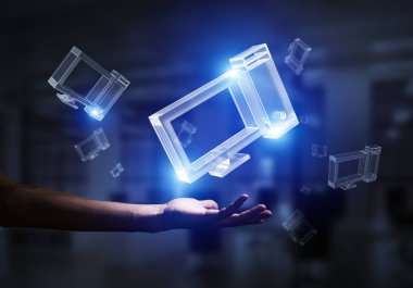 Cam bulut hesaplama konseptinde iş adamının eli kapalı. Karışık ortam