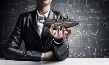 Arka plan iş skeçler ile onun el modern şehir bloğundaki takım elbise sunulmasına işadamı Resim kırpılmış. 3D render.