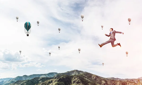 Hombre Negocios Traje Corriendo Aire Como Símbolo Posición Vida Activa — Foto de Stock