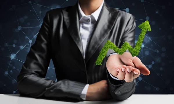 Affärsman Passar Presentera Grön Växt Form Växande Graf Händer Med — Stockfoto