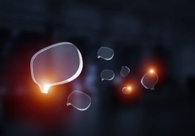 İletişim ve boş mesaj baloncuğuyla sohbet kavramı. Karışık ortam