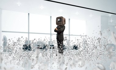 Baş harfleri ofis binası içinde uçan arasında duran geçti silah tutmak yerine eski bir Tv ile takım elbiseli bir iş adamı. 3D render.