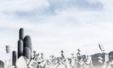 Açık havada güzel manzara ile kağıtları arka plan üzerinde uçan arasında yer alan yüksek ve büyük taş sütunlar görüntüsü. Duvar kağıdı, zemin ile boşaltmak.