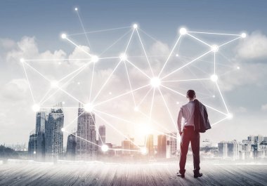 İşadamı arkasını kolluyor ve ağ çizimi kavramına bakıyor