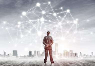 İşadamı arkasını kolluyor ve ağ çizimi kavramına bakıyor