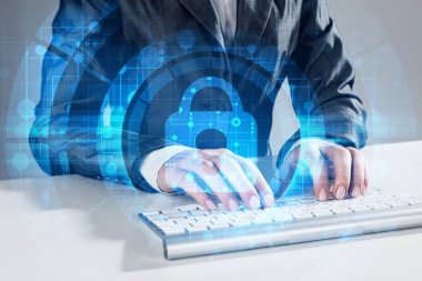 Klavye üzerinde kadın yazarak şifre ile Internet güvenlik kavramı