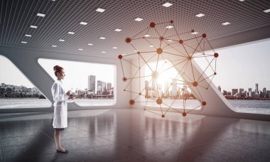 Genç kadın doktor interracting duran parlak hastane binası içinde medya ağ yapısı ile kavramsal görüntü. Tıbbi sanayi ve modern teknolojiler