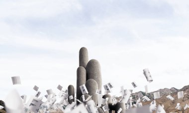 Nefes kesici manzarası olan çok sayıda taş sütun.