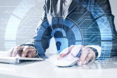 Klavye üzerinde kadın yazarak şifre ile Internet güvenlik kavramı