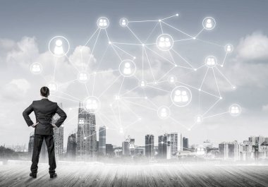 Modern şehir manzarası ve bağlantı konseptine bakan işadamlarının arka planı