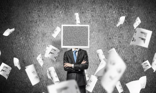 Geschäftsmann mit Monitor statt Kopf. — Stockfoto