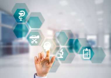 Bilim ve tıp için yenilikçi teknolojiler kadın doktor ya da bilim adamı tarafından kullanılıyor