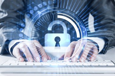 Klavye üzerinde kadın yazarak şifre ile Internet güvenlik kavramı