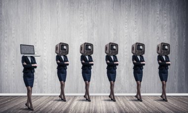 Eski teknolojiye karşı modern teknoloji.