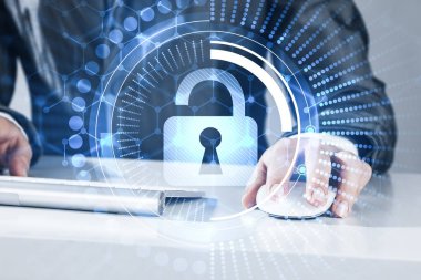 Klavye üzerinde kadın yazarak şifre ile Internet güvenlik kavramı