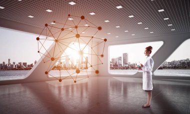 Genç kadın doktor interracting duran parlak hastane binası içinde medya ağ yapısı ile kavramsal görüntü. Tıbbi sanayi ve modern teknolojiler