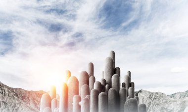 Nefes kesici manzarası olan çok sayıda taş sütun.