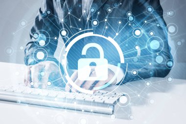 Klavye üzerinde kadın yazarak şifre ile Internet güvenlik kavramı