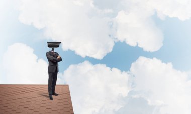 Kamera başlıklı adamla güvenlik ve gizlilik koruması kavramı