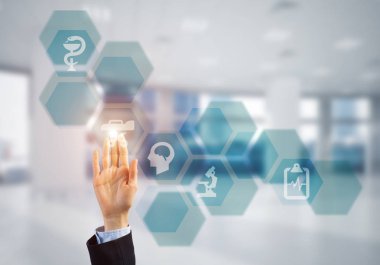 Bilim ve tıp için yenilikçi teknolojiler kadın doktor ya da bilim adamı tarafından kullanılıyor