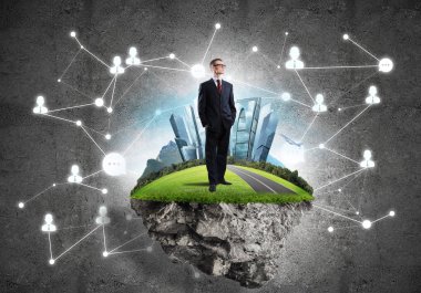 Uçan yeşil adada beton zeminde zarif bir işadamı.