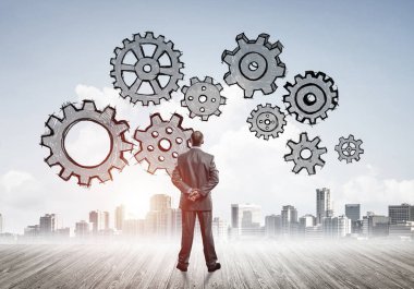 Modern şehre bakan ve vites düzeneği çizen işadamlarının arka planı