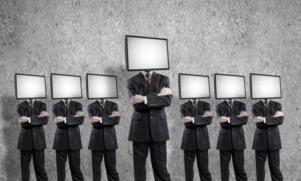 Empresarios con TV en lugar de cabeza. — Foto de Stock