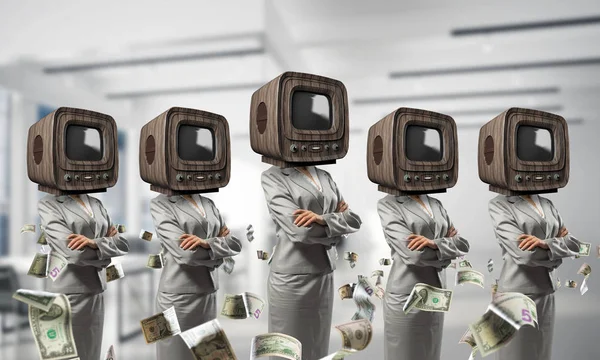 Televisie verslaving van mensen uit het bedrijfsleven. — Stockfoto