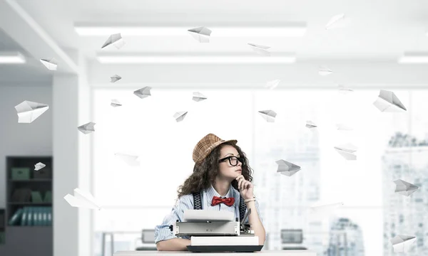 Young Woman Writer Hat Eyeglasses Using Typing Machine While Sitting — Stock Photo, Image