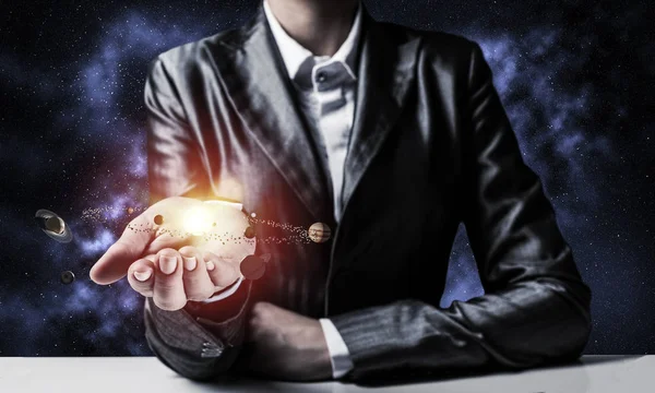 Zakenman Pak Voorstellende Gloeiende Zonnestelsel Zijn Handen Met Donkere Kosmische — Stockfoto